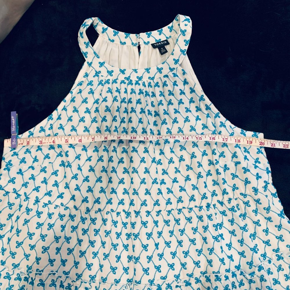 Torrid Eyelet Keyhole Back Tank - Picture 8 of 12